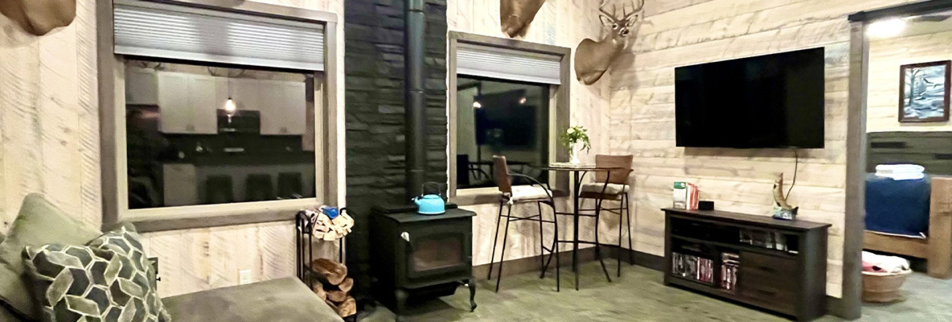 Cabin #5 – Creekside Retreat