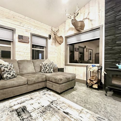 Cabin #5 – Creekside Retreat