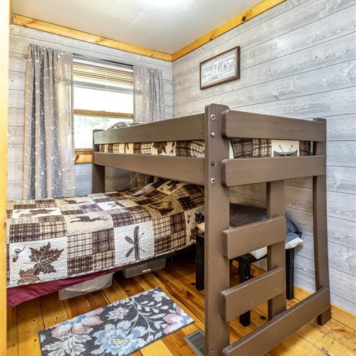 Cabin #3 – Trailside Retreat
