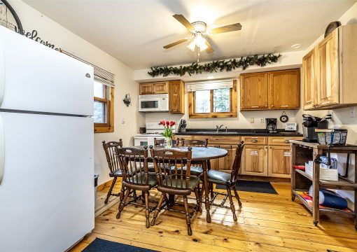 Cabin #3 – Trailside Retreat